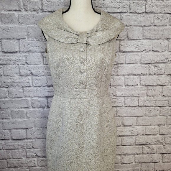 Tahari Dress Cream And Gold Brocade Sleeveless Foldover Round Neckline Size 6 - Picture 3 of 11